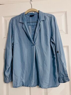 J. jill Denim Chambray Blouse Sz MP Roll Tab Sleeve V-neck Chambray Tencel